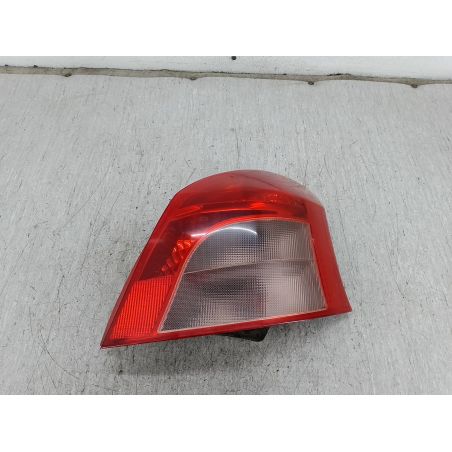 LAMPA TYLNA PRAWA TOYOTA YARIS II 1.3 VVTI 86KM 1.3 VVTI 2006 0D-7 