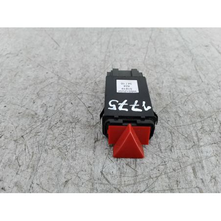 WŁĄCZNIK ŚWIATEŁ AWARYJNYCH AUDI A6 C5 2.4 V6 170KM 2.4 V6 2002 51819824 