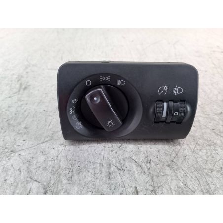 WŁĄCZNIK ŚWIATEŁ AUDI A6 C5 2.4 V6 170KM 2.4 V6 2002 4B1941531F 