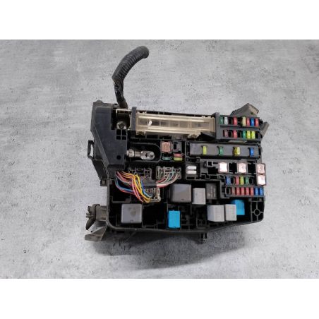 SKRZYNKA BEZPIECZNIKÓW ZEWNĘTRZNA TOYOTA AVENSIS III T27 2.0 D-4D 126KM 2.0 D-4D 2011 82111-05J62 