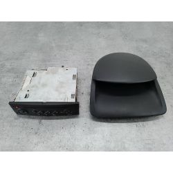 ZESTAW MULTIMEDIALNY RENAULT CLIO III 1.5 DCI 68KM1.5 DCI20058200607915T 8200607915 8200307273                                            