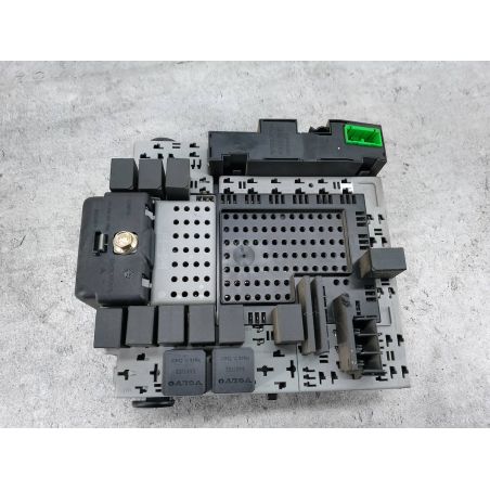 SKRZYNKA BEZPIECZNIKÓW VOLVO S60 2.4 D5 2004 30682664 