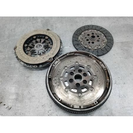 KOŁO DWUMASOWE KOMPLETNE VW GOLF V 1.9 TDI 90KM 1.9 TDI 2004 123042610  323064110   