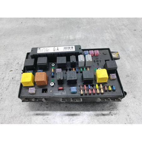 SKRZYNKA BEZPIECZNIKÓW OPEL ASTRA H 1.8 16V 125KM 1.8 16V 2005 13205784 5DK008668-43 