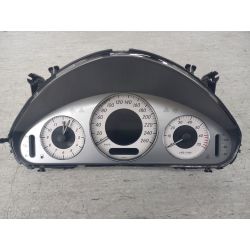 LICZNIK MERCEDES-BENZ KLASA E W211 1.8 KOMPRESOR1.8 16V E2002004A2115409511  110080284/013C1971632920                                            