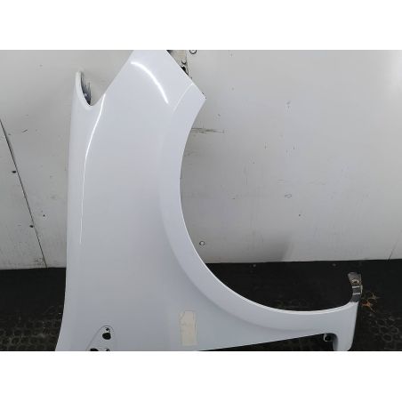 BŁOTNIK PRAWY PRZÓD RENAULT CLIO III 1.2 16V 75KM 1.2 16V 2006 8200256118 75 