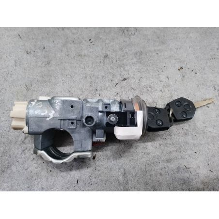 STACYJKA SUBARU FORESTER III 2.0 D 2009 88215AG000 61K 147 3033 