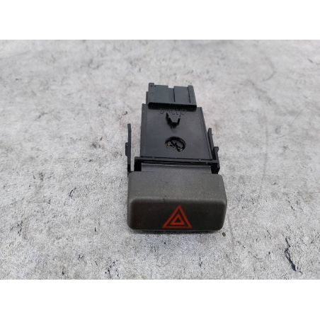 WŁĄCZNIK ŚWIATEŁ AWARYJNYCH VOLVO S40 I 1.9 DI 102KM 1.9 DI 2004 30623426 243-23 102 