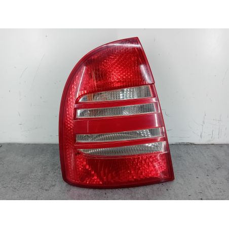 LAMPA TYLNA LEWA SKODA SUPERB I