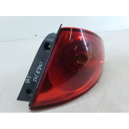 LAMPA TYLNA PRAWA SEAT TOLEDO III
