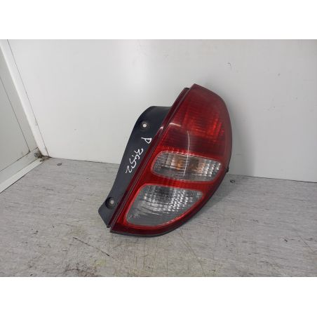 LAMPA TYLNA PRAWA DAIHATSU SIRION I