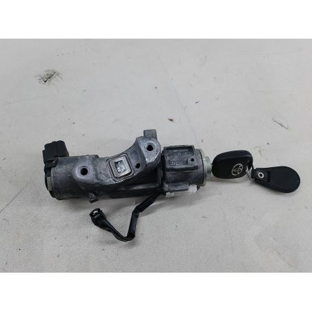 STACYJKA TOYOTA AVENSIS II T25