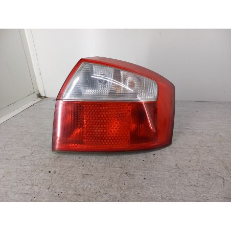 LAMPA TYLNA PRAWA AUDI A4 B6