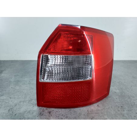 LAMPA TYLNA PRAWA AUDI A4 B6