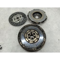 KOŁO DWUMASOWE KOMPLETNE PEUGEOT 5008 1.6 THP 156KM1.6 THP20113082002379  1864002866  SACHSKTV1563629                                            