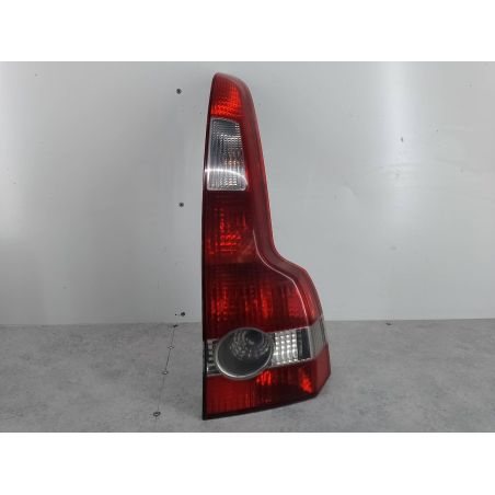 LAMPA TYLNA PRAWA VOLVO V50