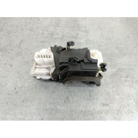 ZAMEK DRZWI LEWY PRZÓD PEUGEOT 607 2.2 HDI 133KM 2.2 HDI 2002 EZD 133 3840 