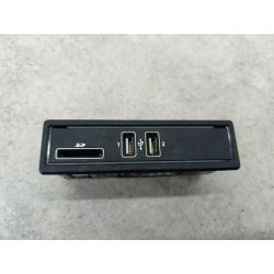 GNIAZDO USB MERCEDES-BENZ W205 2.0 16V C2002017A20582005261971844171                                            