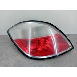 LAMPA TYLNA LEWA OPEL ASTRA H 1.6 16V 105KM1.6 16V2004159731Z21B1054140                                            