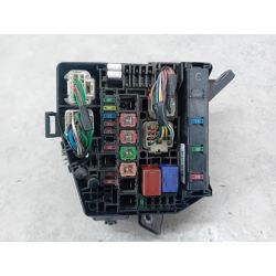 SKRZYNKA BEZPIECZNIKÓW ZEWNĘTRZNA TOYOTA YARIS II 1.0 VVT-I 69KM1.0 12V20063P0694574                                            