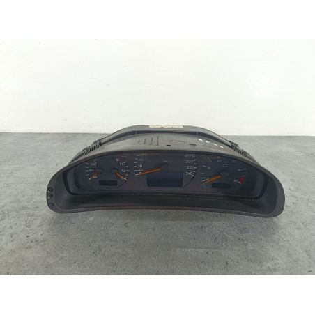 LICZNIK MERCEDES-BENZ KLASA E W210 2.2 16V E220 2000 A2105405048  87001357  A2105405048  110.008.915 744 143 4535 