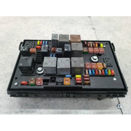 SKRZYNKA BEZPIECZNIKÓW ZEWNĘTRZNA OPEL ASTRA J 1.7 CDTI 125KM 1.7 CDTI 2010 13318785 Z20R 125 4704 