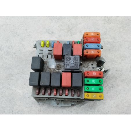 SKRZYNKA BEZPIECZNIKÓW WEWNĘTRZNA FIAT BRAVO II 2.0 JTD 2009 51832042 899/B 165 4716 