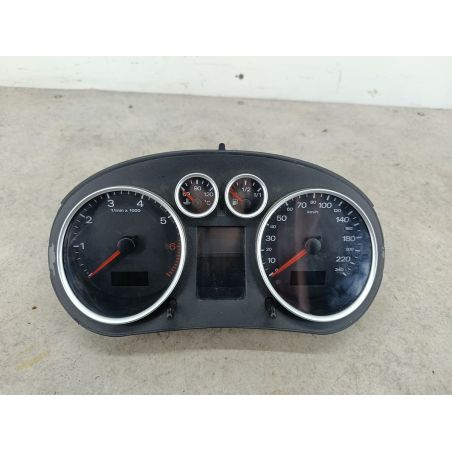 LICZNIK AUDI A2 8Z 1.4 16V 75KM 1.4 16V 2001 8Z0920900G 110.080.020/011  VDO LZ9W 75 4690 