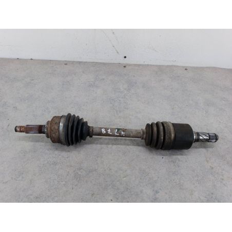 PÓŁOŚ LEWA PRZÓD KIA SORENTO I 2.5 CRDI 140KM 2.5 CRDI 2004 YC 140 4778 