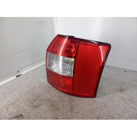 LAMPA TYLNA PRAWA AUDI A4 B6 1.9 TDI 130KM 1.9 TDI 2004 8E994509612S LY9B 130 4750 