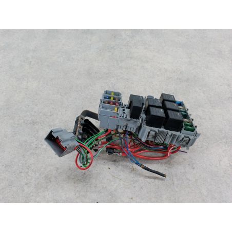 SKRZYNKA BEZPIECZNIKÓW VOLVO XC90 I