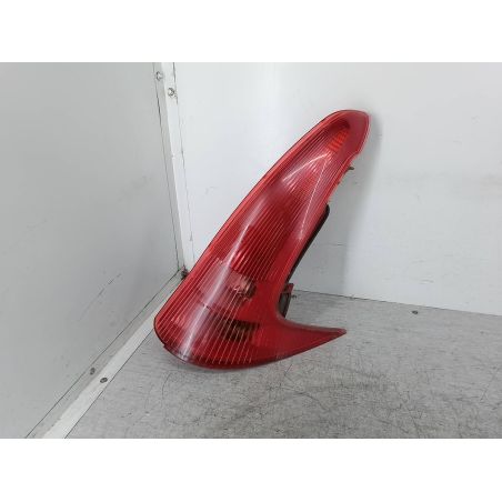 LAMPA TYLNA PRAWA PEUGEOT 206 SW 1.4 i 16V 88KM 1.4  i 16V 2003  EZR 88 5193 