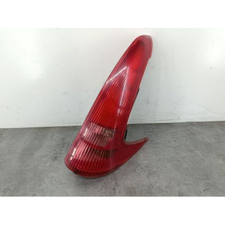 LAMPA TYLNA PRAWA PEUGEOT 206 SW 1.4 i 75KM 1.4 i 2003  EXL 75 5177 
