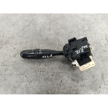 PRZEŁĄCZNIK MANETKA KIERUNKOWSKAZÓW TOYOTA COROLLA IX E12