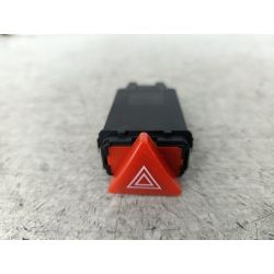 WŁĄCZNIK ŚWIATEŁ AWARYJNYCH AUDI A3 8L 1.9 TDI 110KM1.9 TDI2000K03W074AKN AKUSANLZ9W1104365                                            