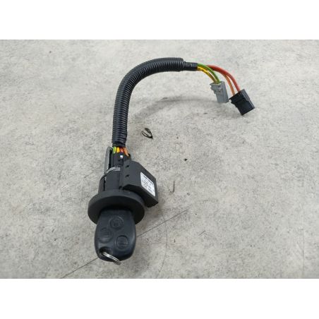 STACYJKA OPEL VIVARO A 2.5 CDTI 146KM 2.5 CDTI 2011 8200826300 1749060  JOHNSON CONTROLS Z147 145 5403 