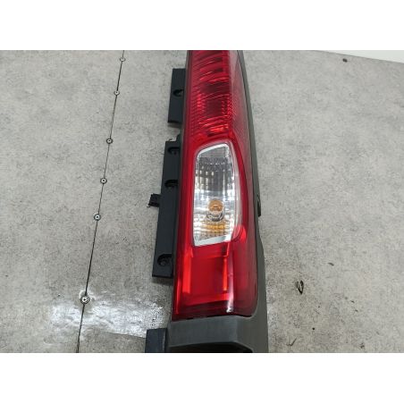 LAMPA TYLNA PRAWA OPEL VIVARO A 2.5 CDTI 146KM 2.5 CDTI 2011 93857722 265A60118R Z147 145 5403 