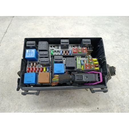 SKRZYNKA BEZPIECZNIKÓW ZEWNĘTRZNA OPEL MERIVA B