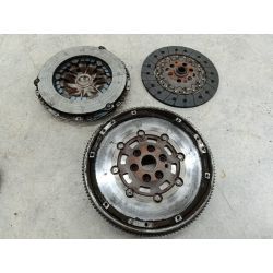 KOŁO DWUMASOWE KOMPLETNE VW GOLF V 1.9 TDI 105KM1.9 TDI2008415025010  323064110 LUKLA7W105                                            