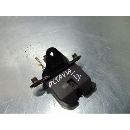 ZAMEK TYLNEJ KLAPY SKODA OCTAVIA II 2007 1Z5827501C 