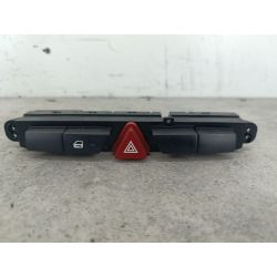 WŁĄCZNIK ŚWIATEŁ AWARYJNYCH KIA CEE'D I 2.0 CRDI 140KM2.0 CRDI200893700-1H000  93700-1H010 2020063025K1405813                                            