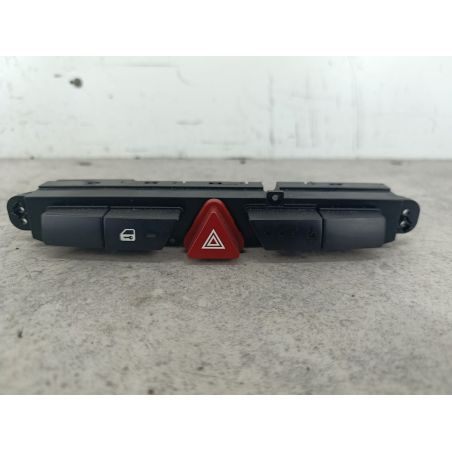 WŁĄCZNIK ŚWIATEŁ AWARYJNYCH KIA CEE'D I 2.0 CRDI 140KM 2.0 CRDI 2008 93700-1H000  93700-1H010 202006302 5K 140 5813 