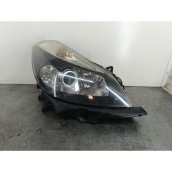 LAMPA PRZÓD PRAWA RENAULT CLIO III 1.4 16V 98KM1.4 16V20068200261612  89900162  VALEOTED69985441                                            