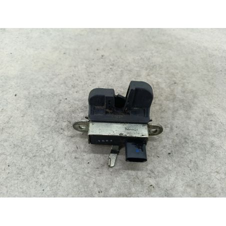 ZAMEK KLAPY VW GOLF V 1.9 TDI 105KM 1.9 TDI 2003 1K6827505B LA6Q 105 5915 