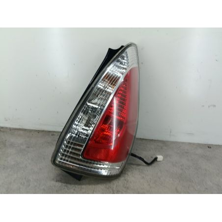 LAMPA TYLNA PRAWA MAZDA 5 I 2.0 CD 143KM 2.0 MZR-CD 2008 P7188R 22V 143 5804 