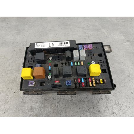 SKRZYNKA BEZPIECZNIKÓW ZEWNĘTRZNA OPEL ASTRA H 1.6 16V 115KM 1.6 16V 2008 13268303 5DK008668-09  HELLA Z20R 115 5534 