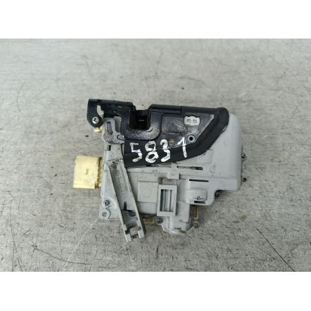 ZAMEK DRZWI LEWY PRZÓD VW PASSAT B6 2.0 TDI 140KM 2.0 TDI 2006 3C1837015A LC6S 140 5831 