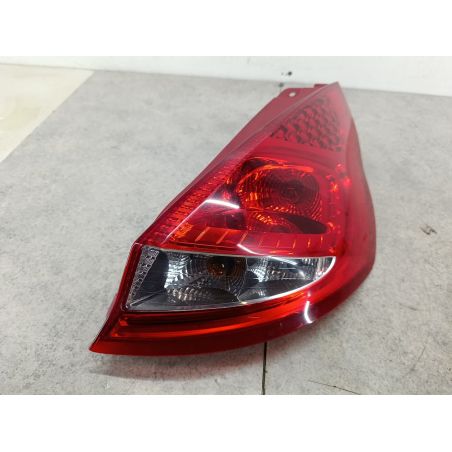 LAMPA TYLNA PRAWA FORD FIESTA VII 1.25 16V 2011 8A61-13404-A 39 82 6205 