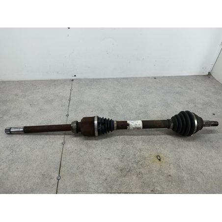 PÓŁOŚ PRAWA PRZÓD PEUGEOT 2008 I 1.6 E-HDI 115KM 1.6 E-HDI 2014 9677211480 KTV 115 6170 