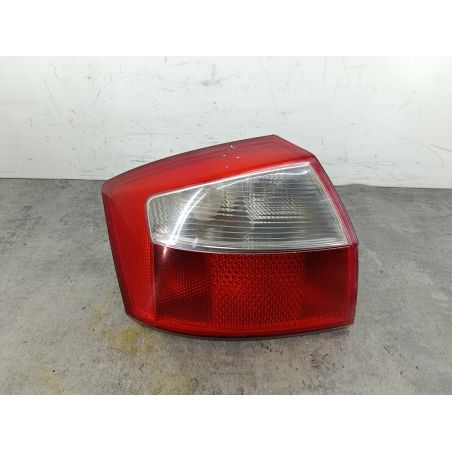 LAMPA TYLNA LEWA AUDI A4 B6 2.0 20V 131KM 2.0 20V 2002 8E0945095C HELLA LX7Z 131 5833 